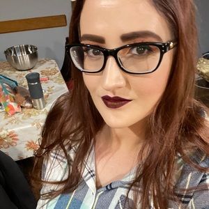 Meet your Posher, Alma